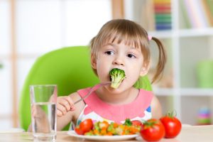 Không nên Coi trọng việc ăn của trẻ