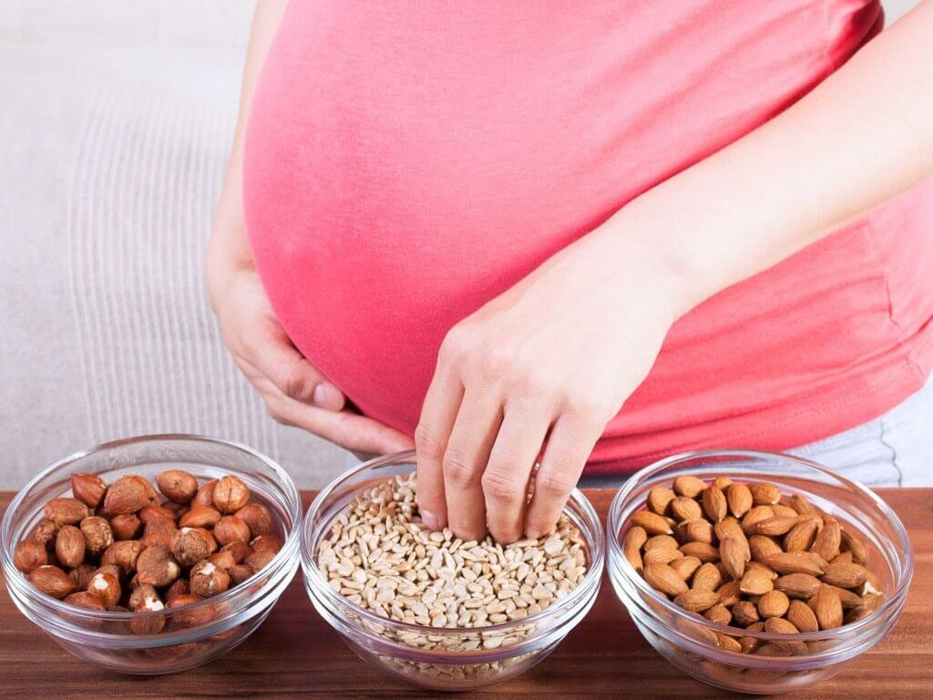 Top 12 loại hạt dinh dưỡng tốt cho sức khỏe của bà bầu